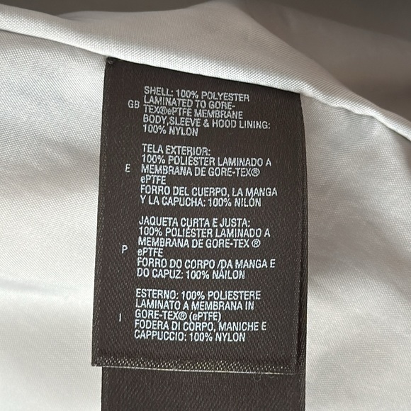 The North Face Women’s jacket - Picture 7 of 7